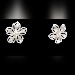 Vtg. Floral Filigree Post Earrings